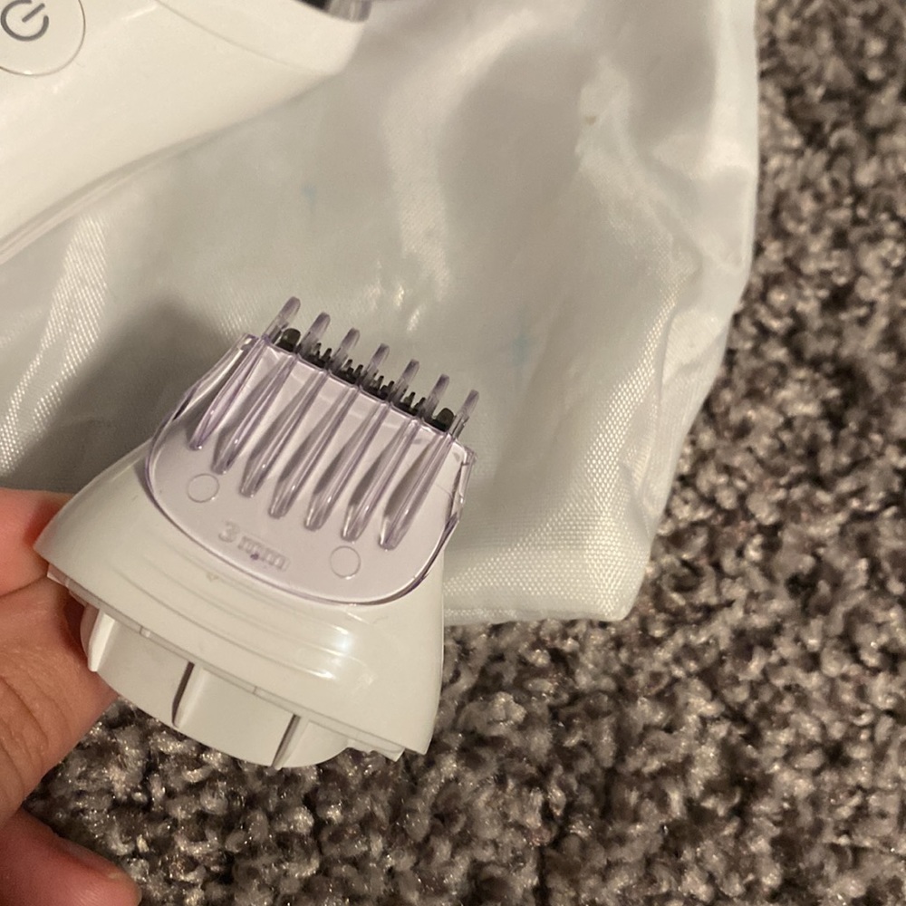 Philips Woman’s Electric Razor! - Picture 3 of 3